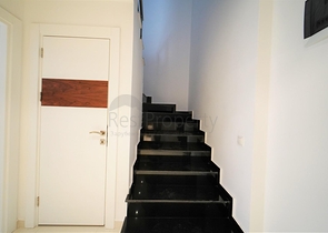 ضمن مجمع فاخر وانيق - دوبلكس مفروشة - تصميم 3 غرف وصالة - في مركز الانيا 