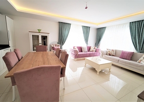 ضمن مجمع فاخر وانيق - دوبلكس مفروشة - تصميم 3 غرف وصالة - في مركز الانيا 