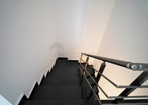 ضمن مجمع فاخر وانيق - دوبلكس مفروشة - تصميم 3 غرف وصالة - في مركز الانيا 