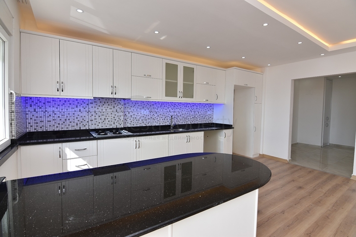 100 متر الى البحر - شقة واسعة 2 غرفة وصالة - في مهوتلار / الانيا 