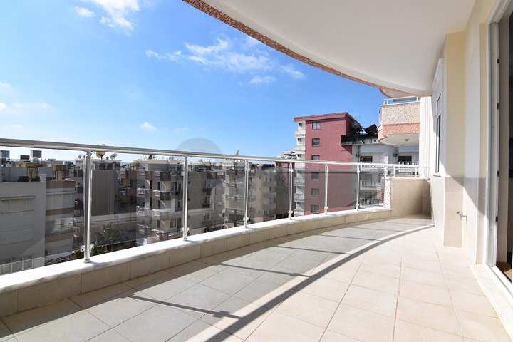 100 متر الى البحر - شقة واسعة 2 غرفة وصالة - في مهوتلار / الانيا 