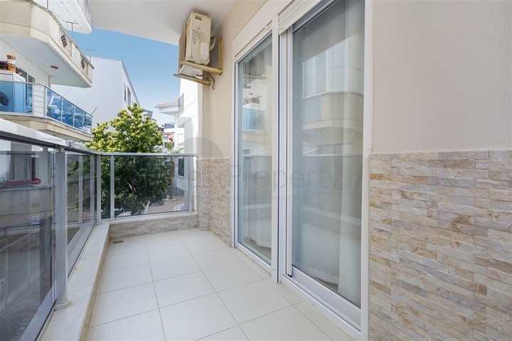 منطقة راقية - شقة واسعة من تصميم غرفة وصالة - مجمع انيق - اوبا / الانيا 