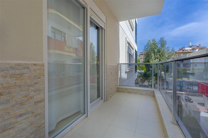 منطقة راقية - شقة واسعة من تصميم غرفة وصالة - مجمع انيق - اوبا / الانيا 