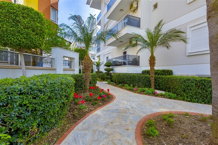 منطقة راقية - شقة واسعة من تصميم غرفة وصالة - مجمع انيق - اوبا / الانيا 