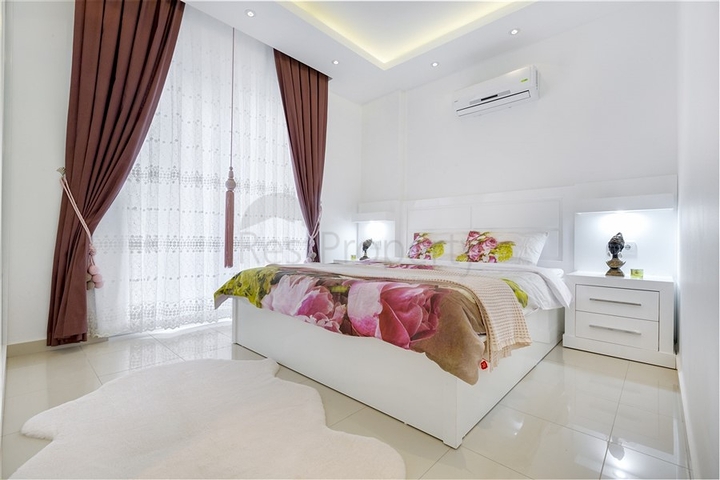 منطقة راقية - شقة واسعة من تصميم غرفة وصالة - مجمع انيق - اوبا / الانيا 