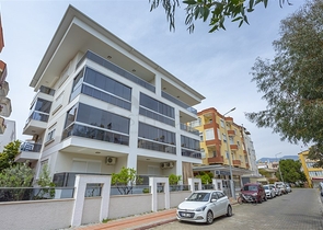 منطقة راقية - شقة واسعة من تصميم غرفة وصالة - مجمع انيق - اوبا / الانيا 