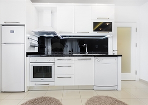 منطقة راقية - شقة واسعة من تصميم غرفة وصالة - مجمع انيق - اوبا / الانيا 