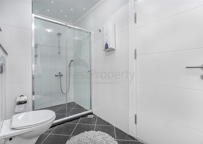 منطقة راقية - شقة واسعة من تصميم غرفة وصالة - مجمع انيق - اوبا / الانيا 