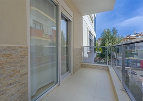 منطقة راقية - شقة واسعة من تصميم غرفة وصالة - مجمع انيق - اوبا / الانيا 