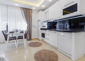 منطقة راقية - شقة واسعة من تصميم غرفة وصالة - مجمع انيق - اوبا / الانيا 