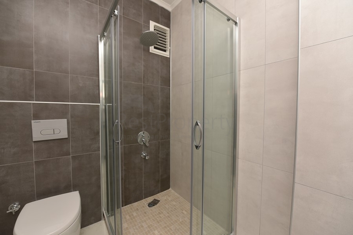 شقة 3 غرف وصالة - مطبخ منفصل - مجمع حديث في مركز الانيا 