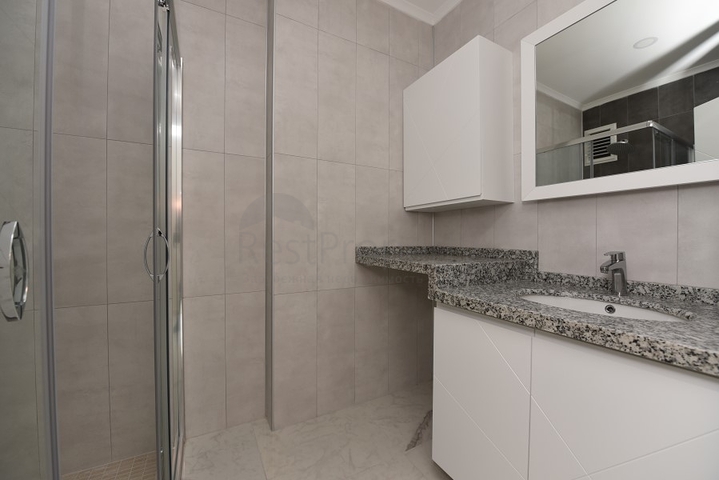 شقة 3 غرف وصالة - مطبخ منفصل - مجمع حديث في مركز الانيا 