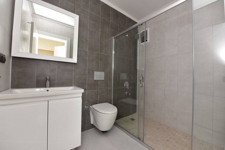 شقة 3 غرف وصالة - مطبخ منفصل - مجمع حديث في مركز الانيا 