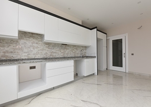 شقة 3 غرف وصالة - مطبخ منفصل - مجمع حديث في مركز الانيا 