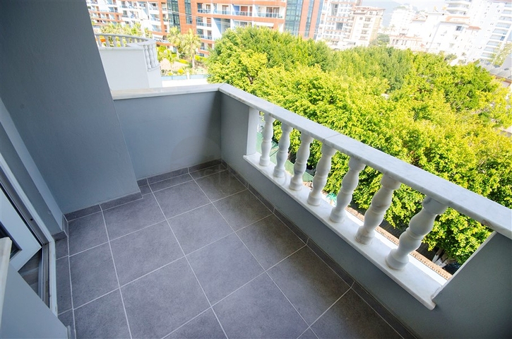 سعر مناسب - شقة غرفتين وصالة - جانب الجامعة - في منطقة جيكجلي / الانيا 