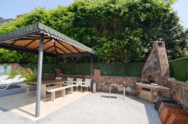 سعر مناسب - شقة غرفتين وصالة - جانب الجامعة - في منطقة جيكجلي / الانيا 