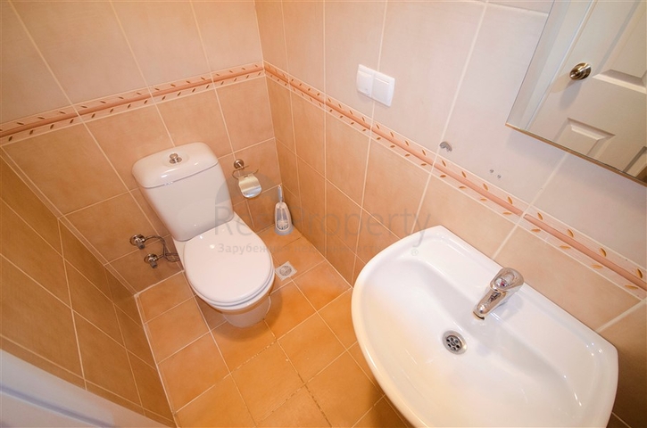 سعر مناسب - شقة غرفتين وصالة - جانب الجامعة - في منطقة جيكجلي / الانيا 