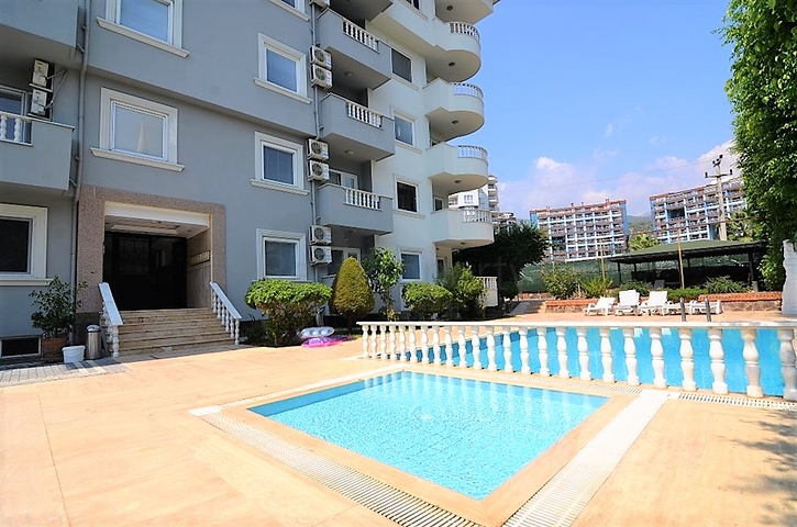 سعر مناسب - شقة غرفتين وصالة - جانب الجامعة - في منطقة جيكجلي / الانيا 