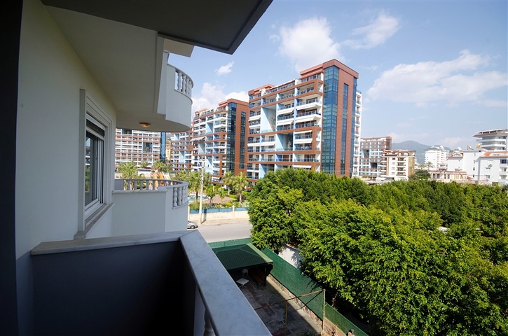 سعر مناسب - شقة غرفتين وصالة - جانب الجامعة - في منطقة جيكجلي / الانيا 