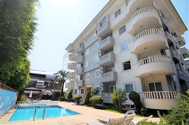 سعر مناسب - شقة غرفتين وصالة - جانب الجامعة - في منطقة جيكجلي / الانيا 