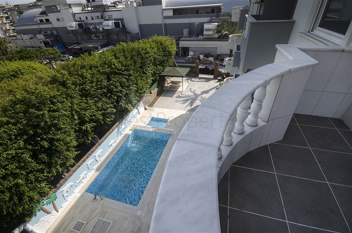 سعر مناسب - شقة غرفتين وصالة - جانب الجامعة - في منطقة جيكجلي / الانيا 