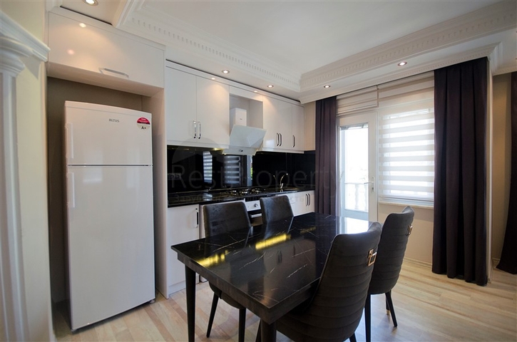 سعر مناسب - شقة غرفتين وصالة - جانب الجامعة - في منطقة جيكجلي / الانيا 