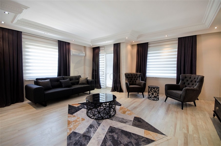 سعر مناسب - شقة غرفتين وصالة - جانب الجامعة - في منطقة جيكجلي / الانيا 