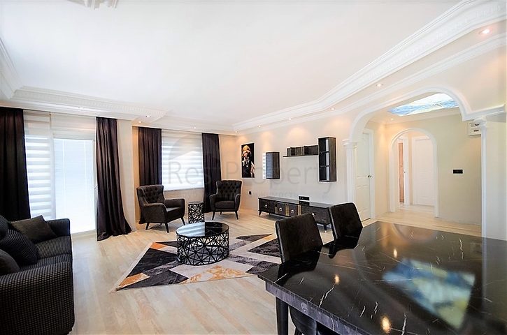 سعر مناسب - شقة غرفتين وصالة - جانب الجامعة - في منطقة جيكجلي / الانيا 