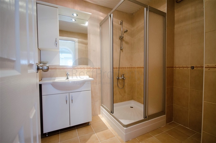 سعر مناسب - شقة غرفتين وصالة - جانب الجامعة - في منطقة جيكجلي / الانيا 