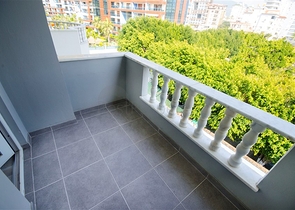 سعر مناسب - شقة غرفتين وصالة - جانب الجامعة - في منطقة جيكجلي / الانيا 