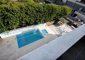 سعر مناسب - شقة غرفتين وصالة - جانب الجامعة - في منطقة جيكجلي / الانيا 