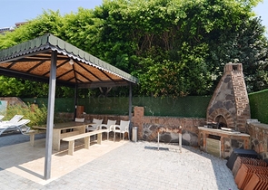 سعر مناسب - شقة غرفتين وصالة - جانب الجامعة - في منطقة جيكجلي / الانيا 