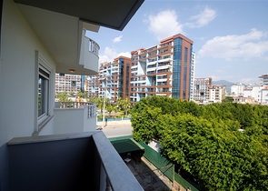 سعر مناسب - شقة غرفتين وصالة - جانب الجامعة - في منطقة جيكجلي / الانيا 