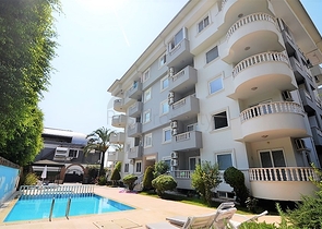 سعر مناسب - شقة غرفتين وصالة - جانب الجامعة - في منطقة جيكجلي / الانيا 