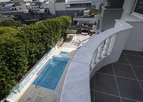 سعر مناسب - شقة غرفتين وصالة - جانب الجامعة - في منطقة جيكجلي / الانيا 