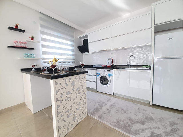 مجمع سكني حديث وقريب من البحر - شقة واسعة 1+1 - مفروشة - في مهموتلار / الانيا 