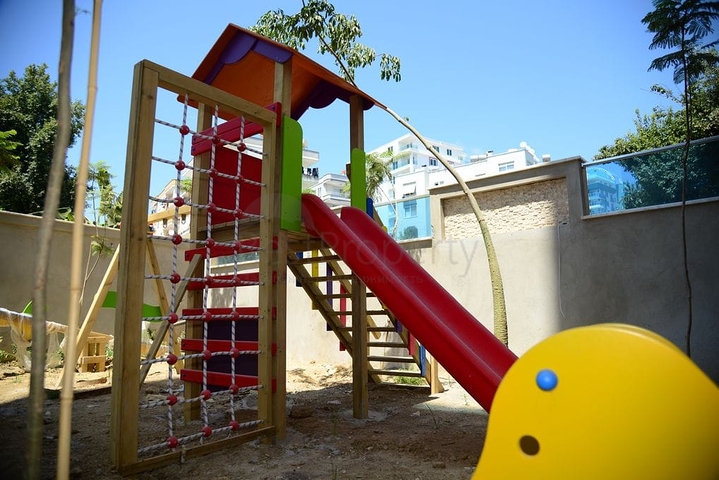 مجمع سكني حديث وقريب من البحر - شقة واسعة 1+1 - مفروشة - في مهموتلار / الانيا 