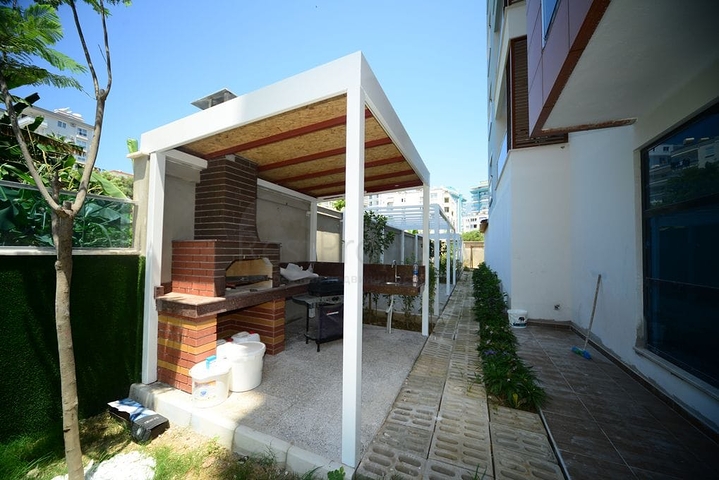 مجمع سكني حديث وقريب من البحر - شقة واسعة 1+1 - مفروشة - في مهموتلار / الانيا 