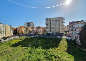 مجمع سكني حديث وقريب من البحر - شقة واسعة 1+1 - مفروشة - في مهموتلار / الانيا 