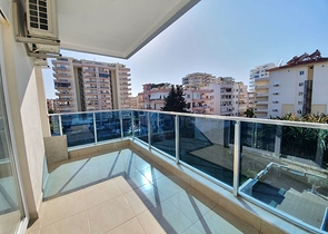 مجمع سكني حديث وقريب من البحر - شقة واسعة 1+1 - مفروشة - في مهموتلار / الانيا 