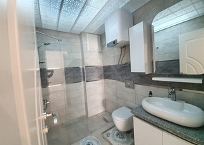 مجمع سكني حديث وقريب من البحر - شقة واسعة 1+1 - مفروشة - في مهموتلار / الانيا 