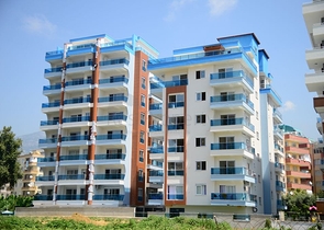 مجمع سكني حديث وقريب من البحر - شقة واسعة 1+1 - مفروشة - في مهموتلار / الانيا 