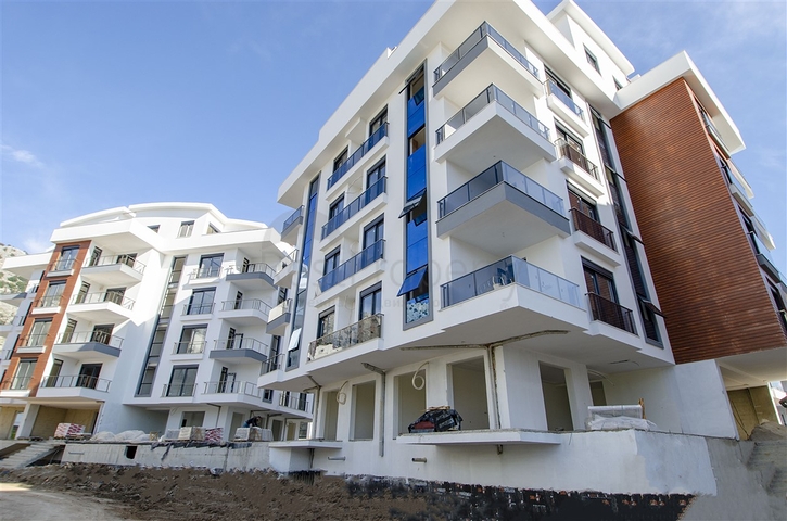 شقة 2 + 1 في مجمع في منطقة هورما كونيالتي أنطاليا