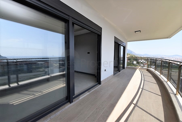 اطلالة بحر وقلعة - دوبلكس فاخرة - مركز الانيا 