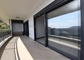 اطلالة بحر وقلعة - دوبلكس فاخرة - مركز الانيا 