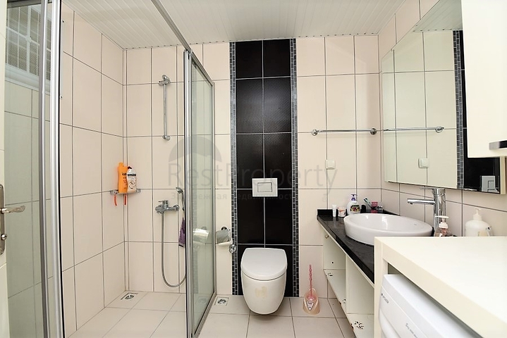 اول صف على البحر - شقة مفروشة غرفتين وصالة - كاستل / الانيا 