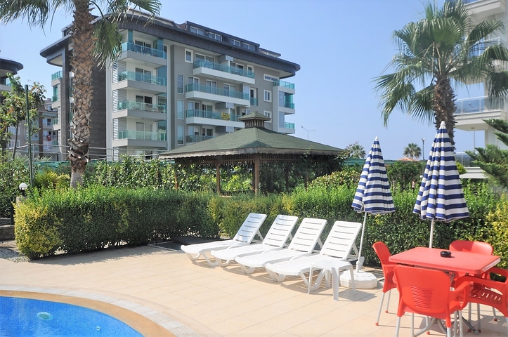 اول صف على البحر - شقة مفروشة غرفتين وصالة - كاستل / الانيا 