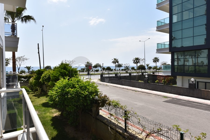 اول صف على البحر - شقة مفروشة غرفتين وصالة - كاستل / الانيا 