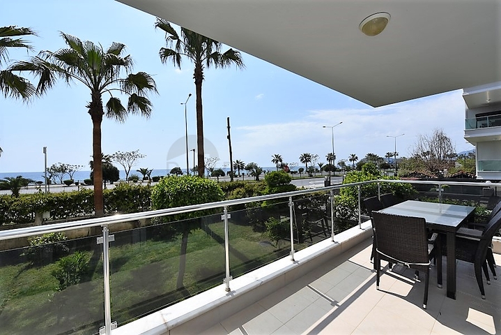 اول صف على البحر - شقة مفروشة غرفتين وصالة - كاستل / الانيا 