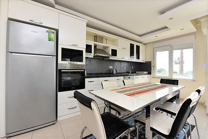 اول صف على البحر - شقة مفروشة غرفتين وصالة - كاستل / الانيا 